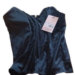 𝅺NWT Missguided Satin sweetheart neck Corset. Black. Size 4.